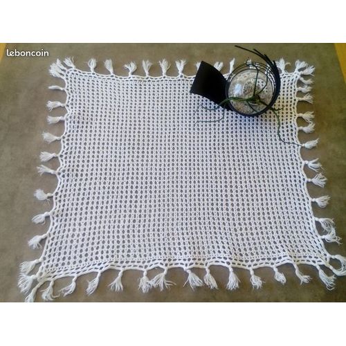 Grand Napperon Blanc Fait Au Crochet - 45x40 Cm