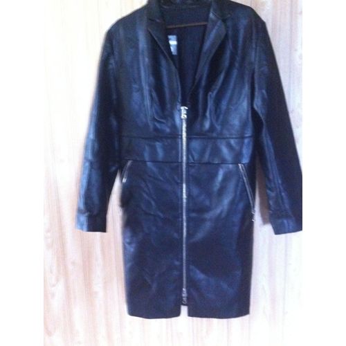 Manteau Noir En Skaï. T. 38.