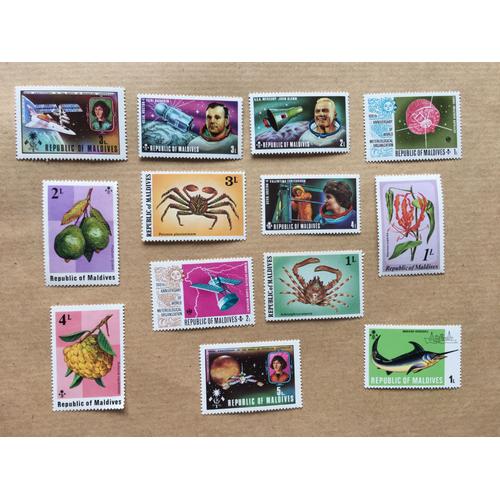 Îles Maldives - 13 Timbres Différents - Rl 142