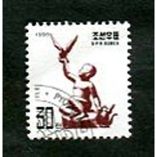 Timbre Oblitéré - " Boy And Pigeon " - Série " Sculptures Of Children " - Corée Du Nord - 1995