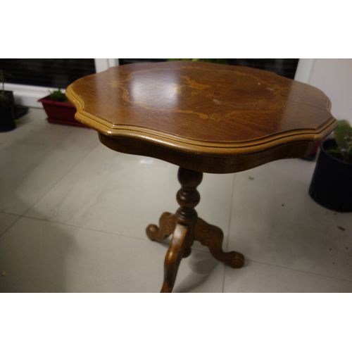 Table Guéridon Bois Marquetée Sur Le Dessus 3 Pieds 50 Cm De Diametre