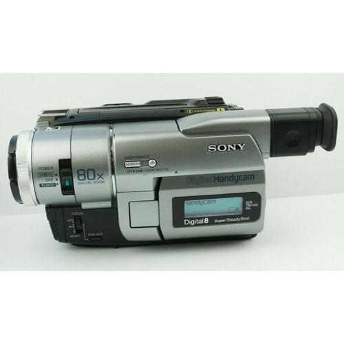 Sony Handycam DCR-TRV110E - Caméscope - 800 KP - 20x zoom optique - Digital8 - noir, argent métallique