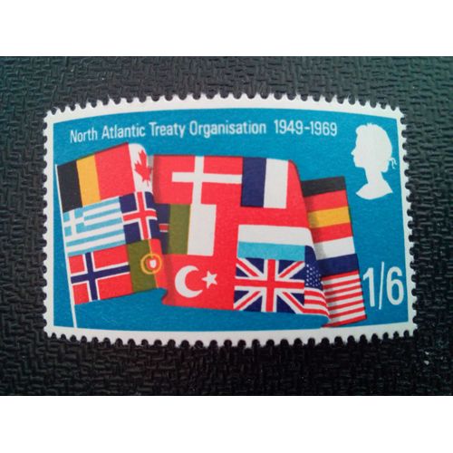 Timbre Angleterre Yt 560 Drapeaux Des Pays De L'otan 1969 ( 80604 )
