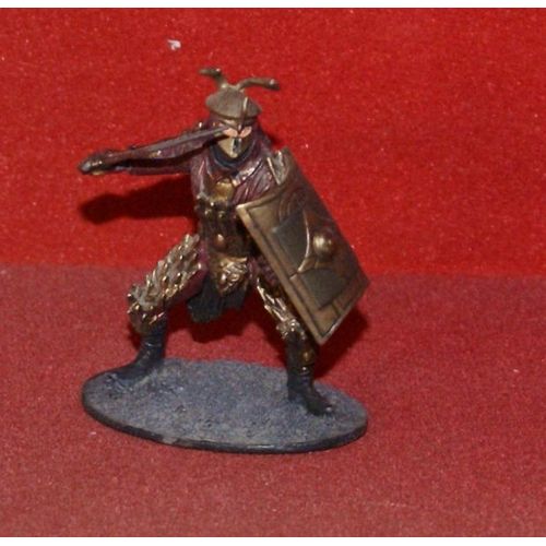 Figurine Seigneur Des Anneaux N 7 L Oriental Avec Son Fascicule