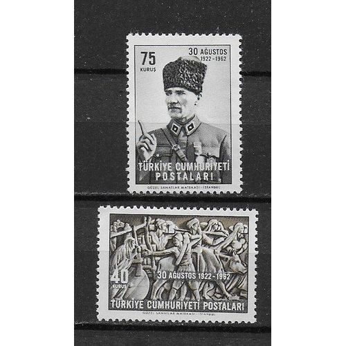 Turquie 1962 : 40è Anniversaire De La Bataille De Dumlupinar : Atatürk / Char À Boeufs (Détail Du Monument) - Série De 2 Timbres Neufs *