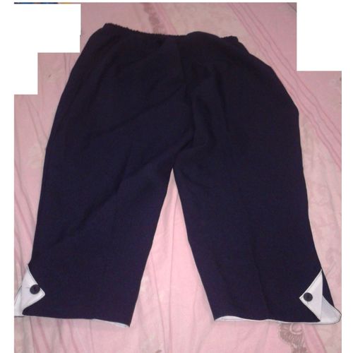 Pantacourt Bleu Marine Taille 44 ..