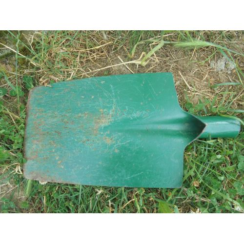 bêche à bord plat