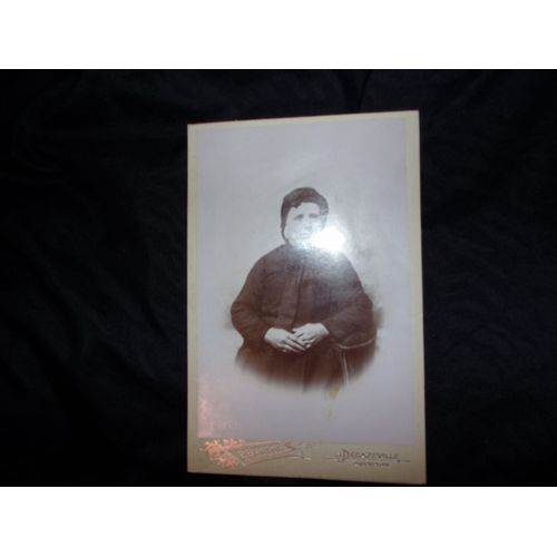 Portrait Féminin Réalisé Par Le Photographe Aveyronnais François Barthe À Decazeville Vers 1900
