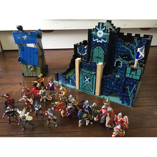 Château Fort En Bois Avec Figurines Chevalier Schleich