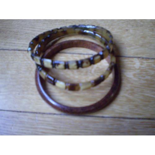 Bracelets 2 En Corne (Afrique) Et 1 En Bois (Guyane)