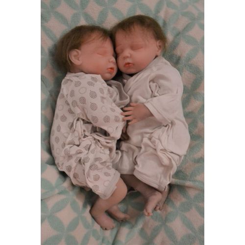 Jumeaux 2 Bébés Reborn Nolan Et Matéo Twin Bébé Poupon Réaliste Yeux Fermés Full Vinyle Silicone 49 Cm Vrai Bébé 2kg Nouveau Né Fille Ou Garçon Corps Souple Cadeau Nurserie Nouvelle Maman A B
