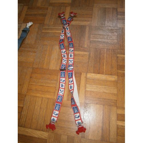Bretelles Bleues Blanches Rouges Panneaux De Signalisation Attaches Voiture Rouge