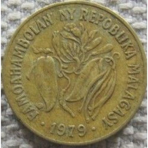 Madagascar = Pièce De 10 Francs Ariary, Année 1979, En Bronze Aluminium - Millésime Rare