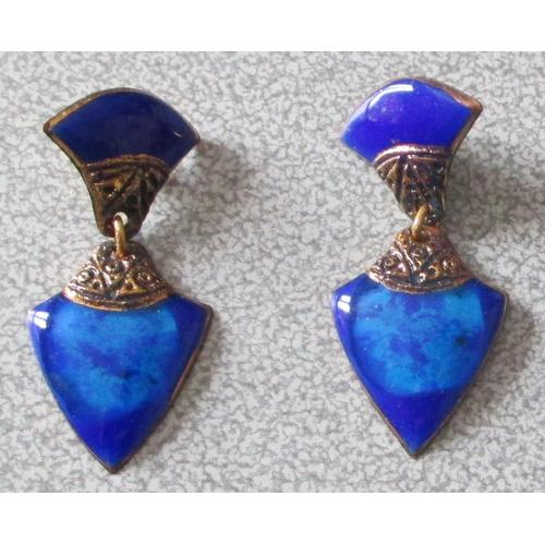 Pendants D'oreilles En Émaux Bleu Profond Serti Métal Cuivré En Forme De 2 Pendentifs Inversés (Dont 1 Plus Petit)-Hauteur Environ 5.5cm-Modèle Vintage De Chez Alexis Baj Émaux-Pour Oreilles Percées