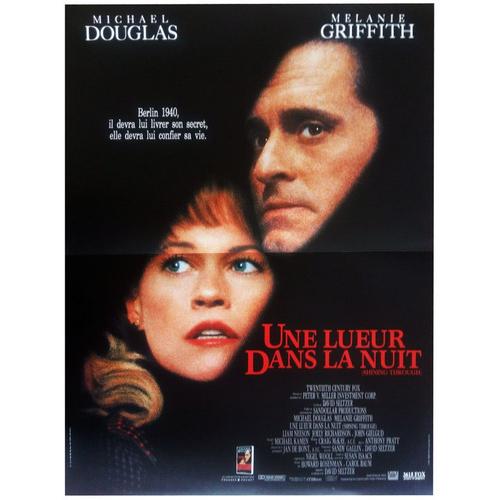 Une Lueur Dans La Nuit (Shining Through) - Véritable Affiche De Cinéma Pliée - Format 40x60 Cm - De David Seltzer Avec Michael Douglas, Melanie Griffith, Liam Neeson - 1992