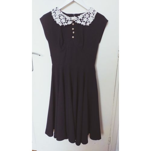 Jolie Robe Noire Hell Bunny À Col En Crochet Blanc Xs