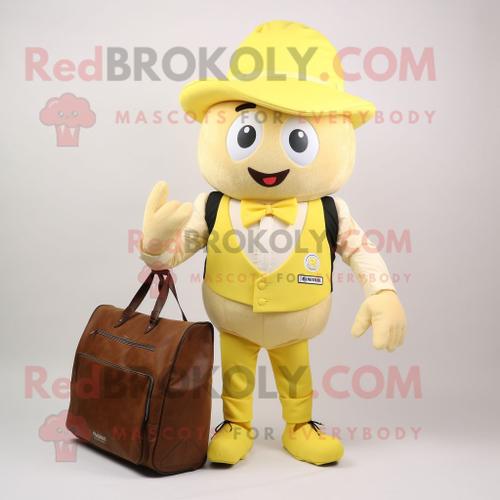 Personnage De Costume De Mascotte Redbrokoly De Boeuf Jaune Citron Stroganoff Habillé D'un Gilet Et De Sacs Fourre-Tout