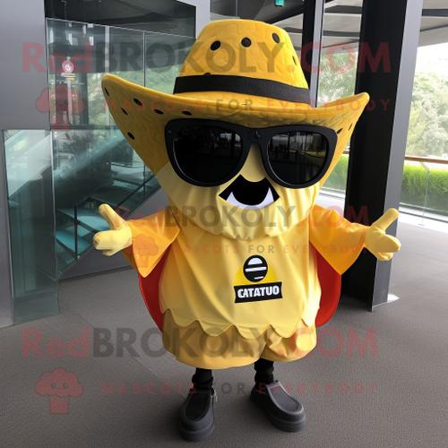 Personnage De Costume De Mascotte Redbrokoly Nachos Jaune Citron Habillé D'une Chemise Boutonnée Et De Lunettes De Soleil