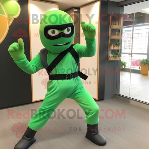 Mascotte Redbrokoly De Personnage De Ninja Vert Habillé D'un Jean Flare Et De Pinces À Chaussures