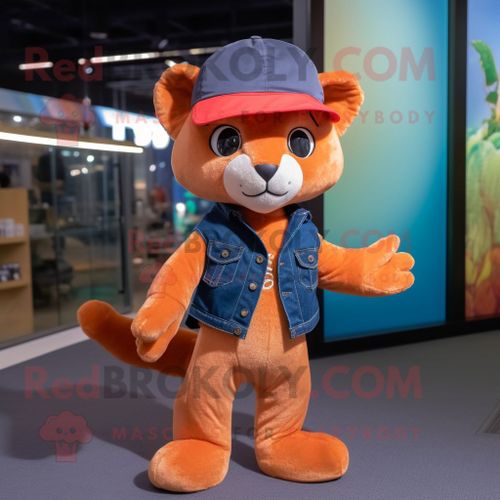 Personnage De Costume De Mascotte Redbrokoly Peach Jaguarundi Habillé D'un Jean Flare Et De Bérets