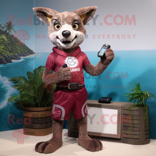 Personnage De Costume De Mascotte Redbrokoly Marron Thylacosmilus Habillé D'un Short De Bain Et De Montres Numériques