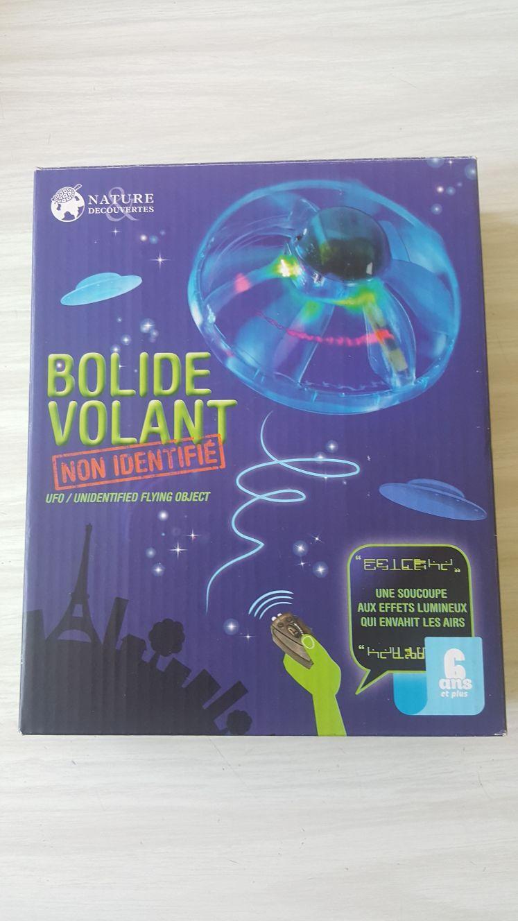 Bolide store volant télécommandé