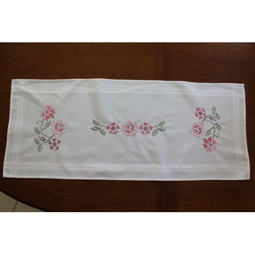 Chemin De Table, Broderie Main Point De Croix, Fond Blanc, Fleurs Diff. Couleurs, 40 X 98 Cm