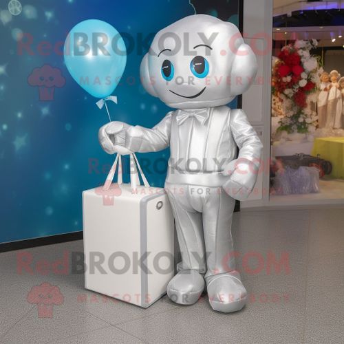 Personnage De Costume De Mascotte Redbrokoly De Gâteau De Mariage En Argent Habillé D'une Barboteuse Et De Sacs Fourre-Tout