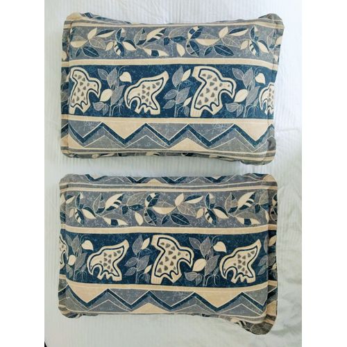 Lot De 2 Coussins Ethnique Beige Et Bleu. Oiseaux. Feuilles. Rectangle. Rectangulaire. Déhoussable. 53 X 36 Cm