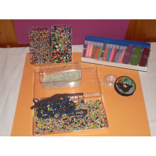 Lot De Perles Et Paillettes À Tisser Plus Fil