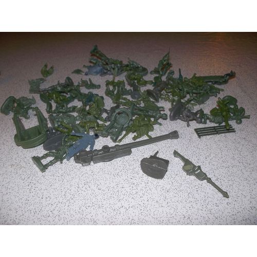 Lot De Petits Soldats En Plastique Kaki