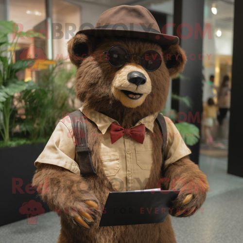 Personnage De Costume De Mascotte Redbrokoly D'ours À Lunettes Marron Habillé D'une Jupe Crayon Et De Chapeaux