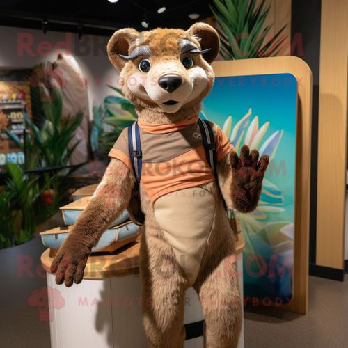 Personnage De Costume De Mascotte Redbrokoly Tan Thylacosmilus Habillé D'un Short De Bain Et De Gants