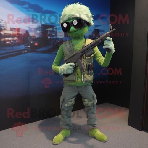 Personnage De Costume De Mascotte Redbrokoly De Tireur D'élite Vert Habillé D'un Jean Skinny Et De Lunettes De Soleil