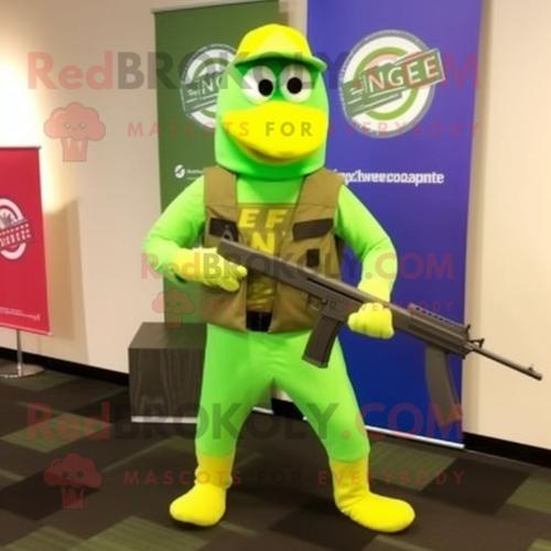 Personnage De Costume De Mascotte Redbrokoly De Tireur D'élite Vert Citron Vêtu D'un Jean Évasé Et De Mallettes