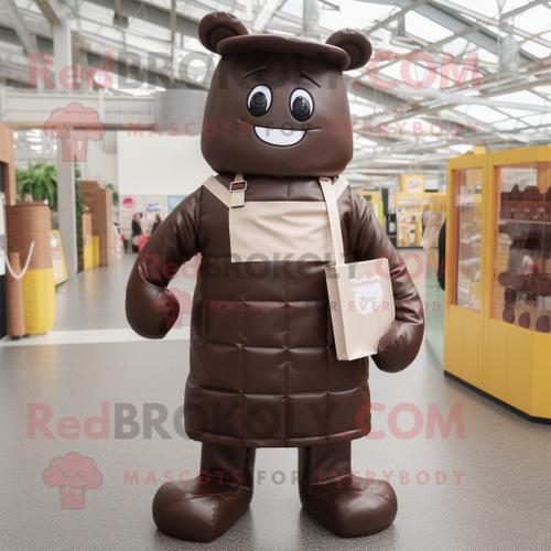 Personnage De Costume De Mascotte Redbrokoly De Barre De Chocolat Crème Habillé D'une Salopette Et De Pochettes