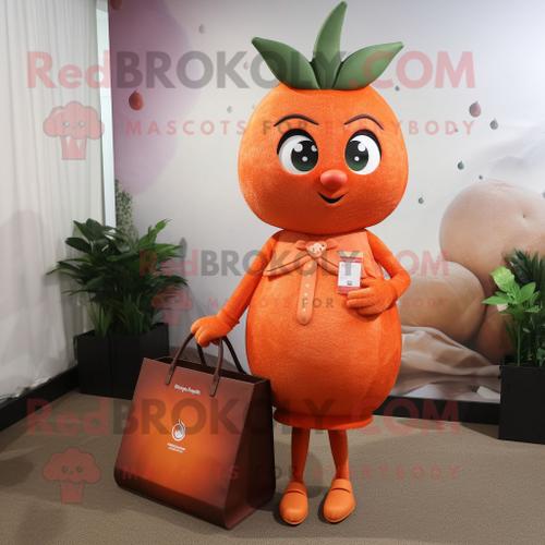 Personnage De Costume De Mascotte Redbrokoly De Fraise Orange Habillé D'une Robe De Cocktail Et De Sacs Fourre-Tout