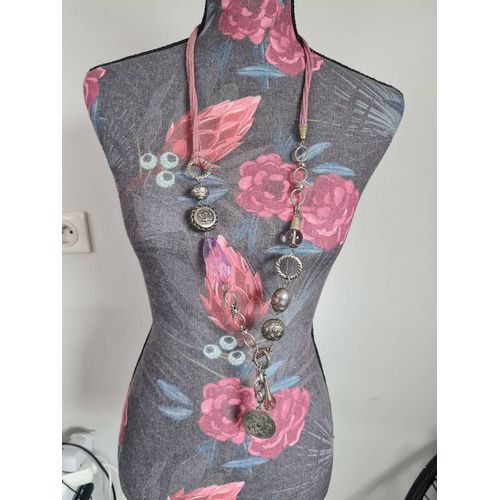 Très Beau Collier Long