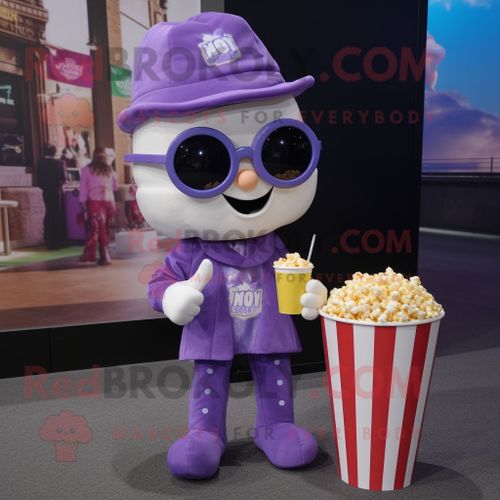 Mascotte Redbrokoly De Personnage Pop Corn Violet Habillé Avec Un Jean Flare Et Des Pochettes De Costume