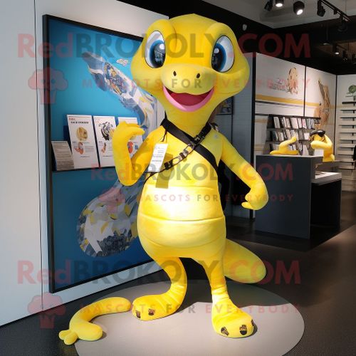 Mascotte Redbrokoly De Personnage De Python Jaune Habillé D'un Maillot De Bain Et De Porte-Clés