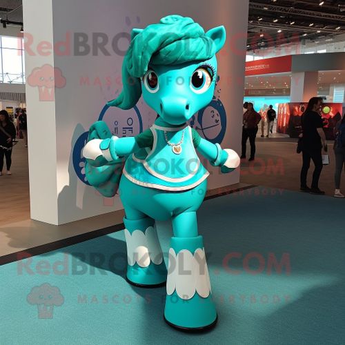 Personnage De Costume De Mascotte Redbrokoly De Fer À Cheval Cyan Habillé D'une Mini Jupe Et De Bracelets De Cheville