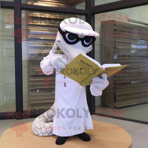 Mascotte Redbrokoly De Personnage De Python Blanc Habillé D'un Pantalon Et De Lunettes De Lecture