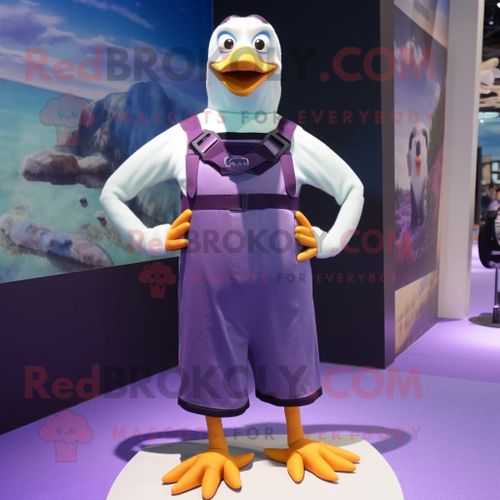 Personnage De Costume De Mascotte Redbrokoly De Goéland Violet Habillé D'un Débardeur Et De Bretelles