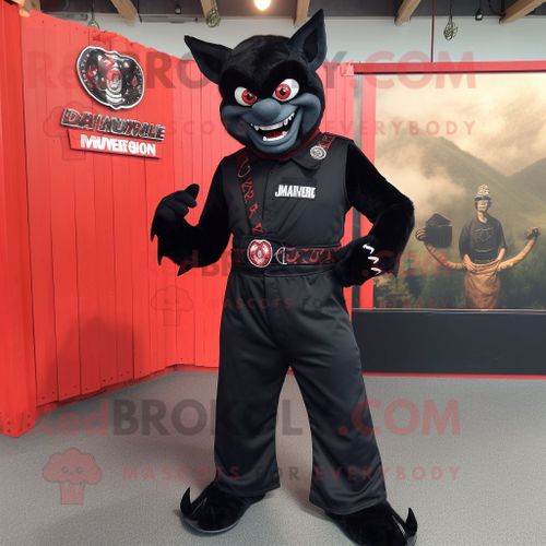 Mascotte Redbrokoly De Personnage Vampire Noir Habillé D'une Salopette Et De Ceintures
