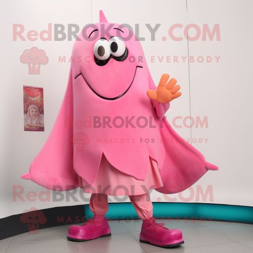Personnage De Costume De Mascotte Redbrokoly De Raie Rose Habillé D'une Chemise De Ville Et De Lacets De Chaussures