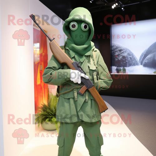 Personnage De Costume De Mascotte Redbrokoly De Tireur D'élite Vert Forêt Habillé D'un Jean Évasé Et De Clips D'écharpe