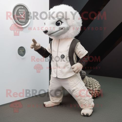 Personnage De Costume De Mascotte Redbrokoly De Pangolin Blanc Vêtu D'une Salopette Et De Montres Connectées