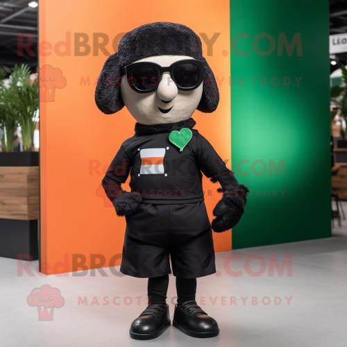 Personnage De Costume De Mascotte Redbrokoly De Drapeau Irlandais Noir Habillé D'un Short Et De Lunettes De Soleil