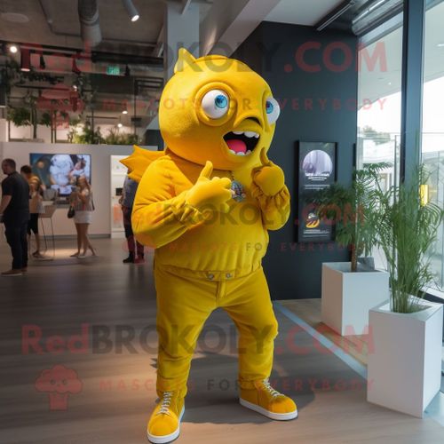 Mascotte Redbrokoly De Personnage De Piranha Jaune Habillé D'un Jean Et De Montres Connectées