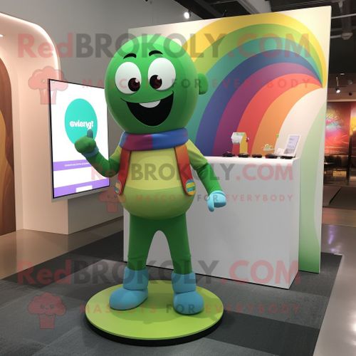 Mascotte Redbrokoly De Personnage Arc-En-Ciel Vert Habillé Avec Un Pantalon De Yoga Et Des Pochettes De Costume